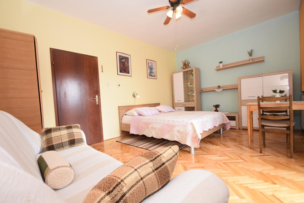 Apartments Mira Starigrad Paklenica Quarto foto