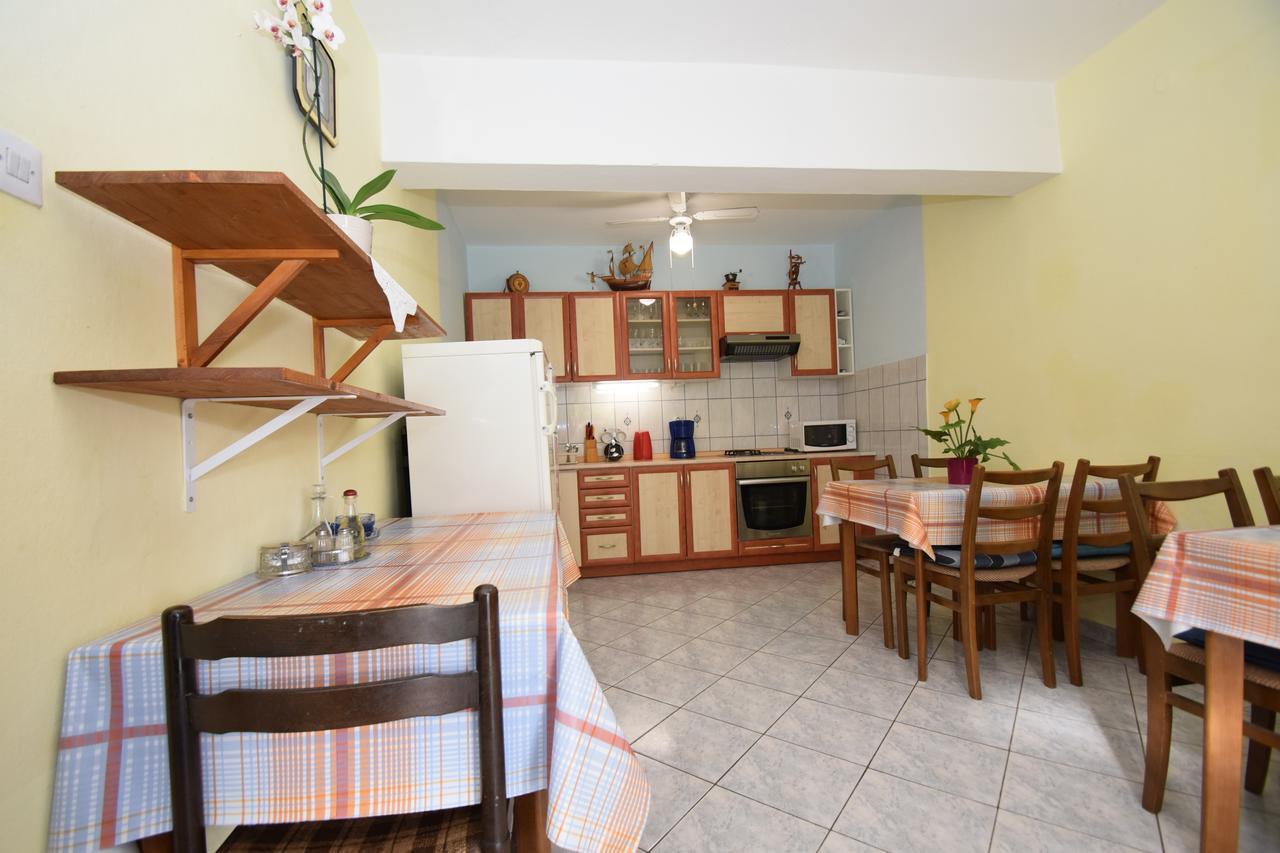 Apartments Mira Starigrad Paklenica Exterior foto