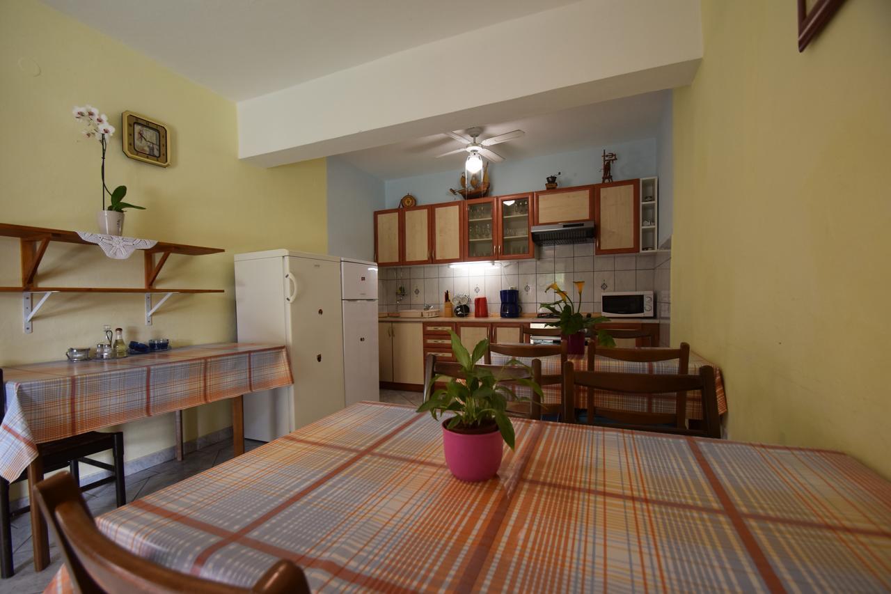 Apartments Mira Starigrad Paklenica Exterior foto
